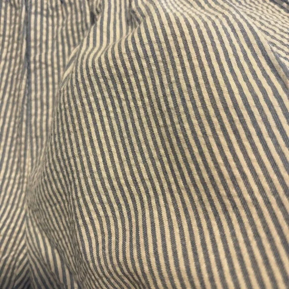 Practically New : H& M summer ruffle outfit ( fits bigger) size 3T - Picture 3 of 7